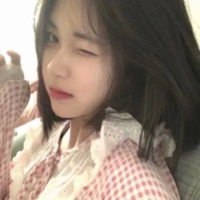 偷偷接吻